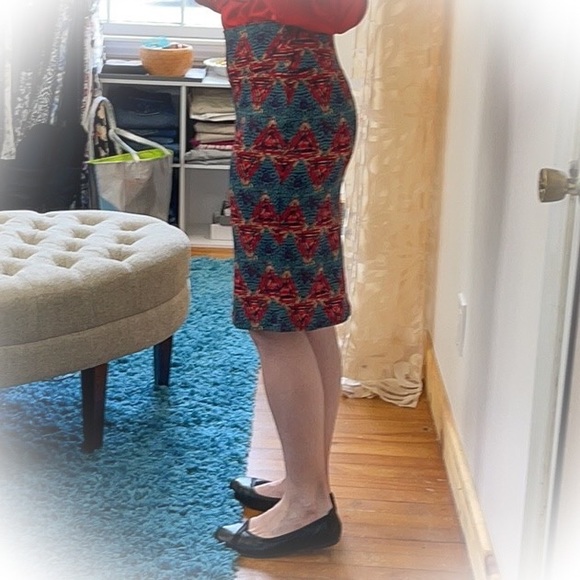 💕Beautiful NWT Lularoe Cassie pencil skirt💕 - Picture 3 of 10